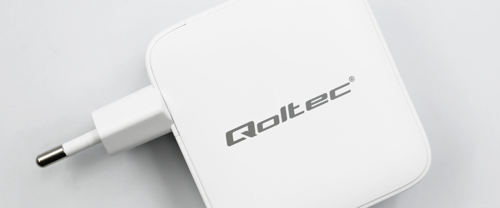qoltec-seinälaturi-140w-gan-5-20v