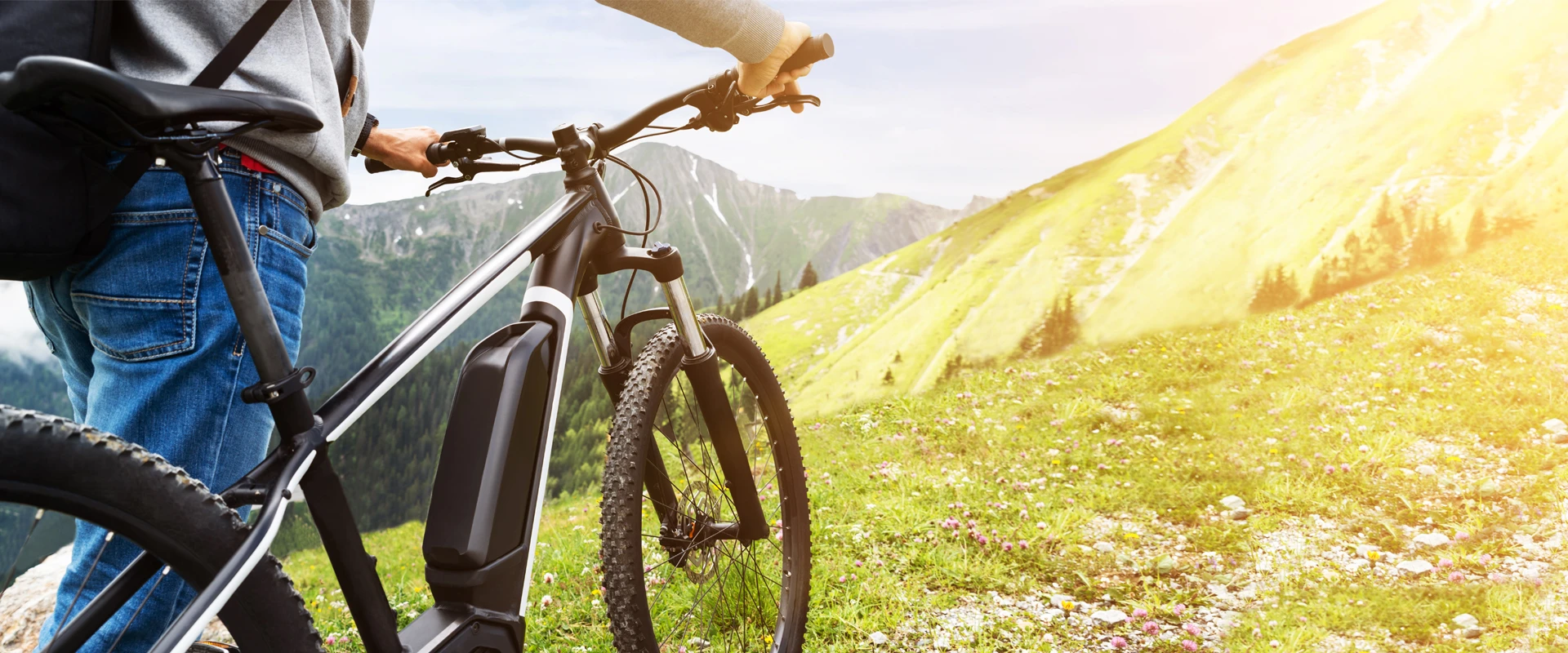 Qoltec Szybka Įkroviklis do roweru hulajnogi skutera elektrycznego 36V | 42V | 2A | przewód otwarty bez wtyczki | wodoodporna +kabelis zasilający aprašymas - Prekės nuotrauka