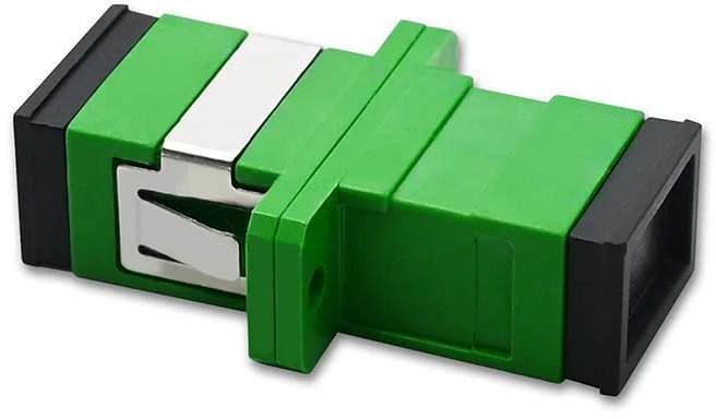 Optinis adapteris SC/APC simplex su metaliniu laikikliu