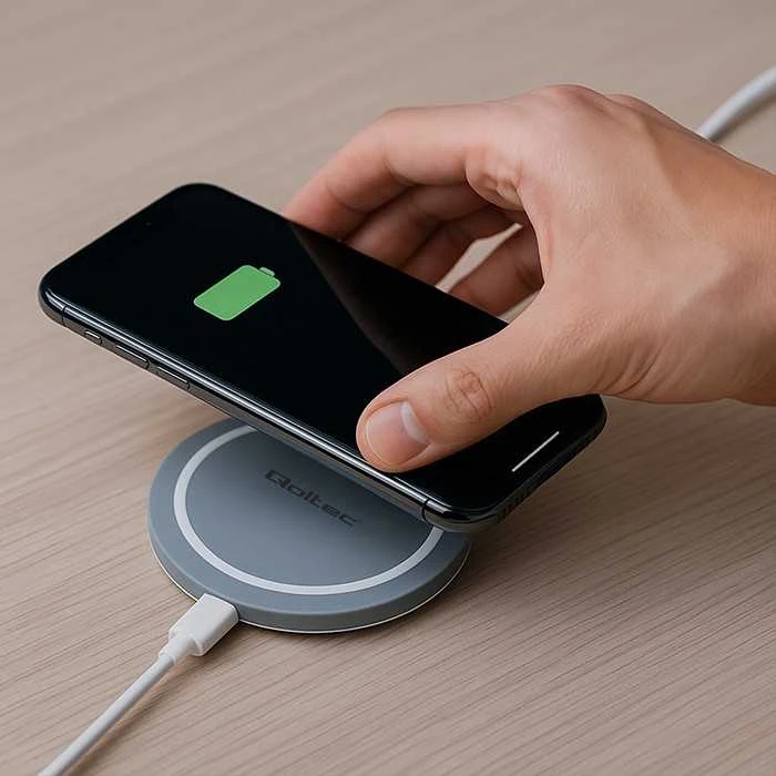 QOLTEC 51840 indukcinio belaidžio įkroviklio žiedas Qualcomm QuickCharge 3.0 10W pilkas