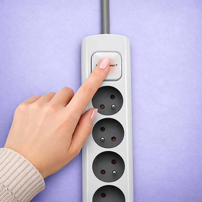 QOLTEC 50297 Maitinimo juosta 6 lizdai 1,8 m Balta pilka