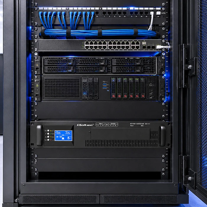 Qoltec Maitinimo šaltinis awaryjny UPS Pure Sine Wave do RACK | 3kVA | 3000W | PF 1.0 | LCD | EPO | USB | On-line | Kompatybilność su LiFePO4 AGM GEL
