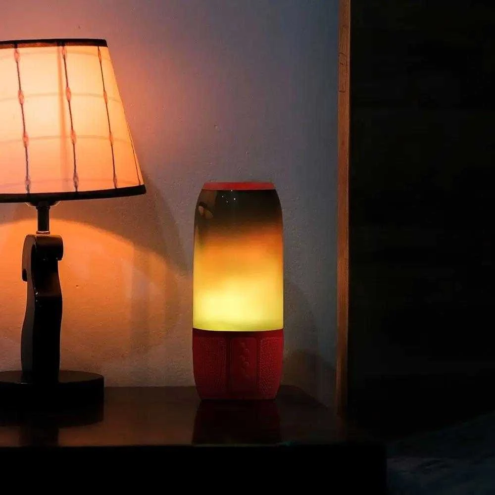V-tac Bluetooth kolonėlė su 6W LED šviesomis, USB jungtimi, raudona. Yra TransFlash kortelės vieta, 5V, IP20, neatspari drėgmei.