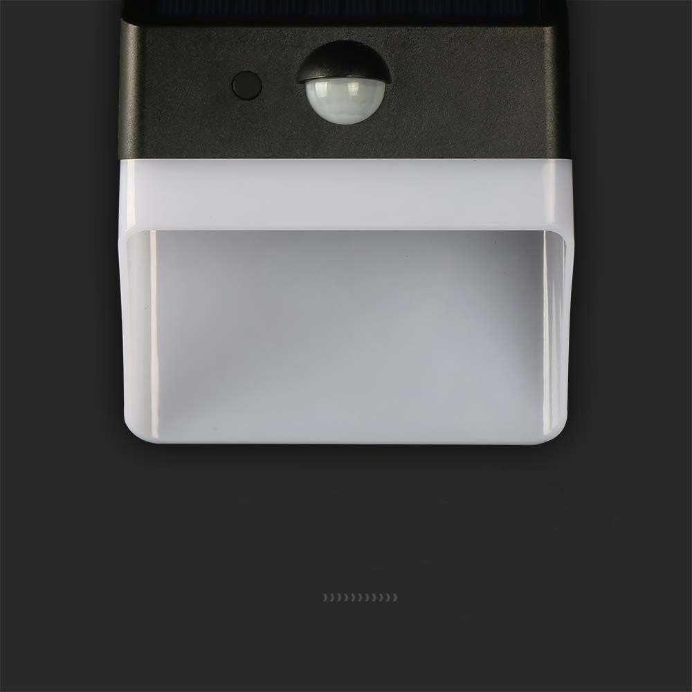 Sieninis šviestuvas V-tac 2W LED sieninis lauko šviestuvas su saulės baterija ir judesio davikliu, baltos/juodos sp., 4000K, IP65
