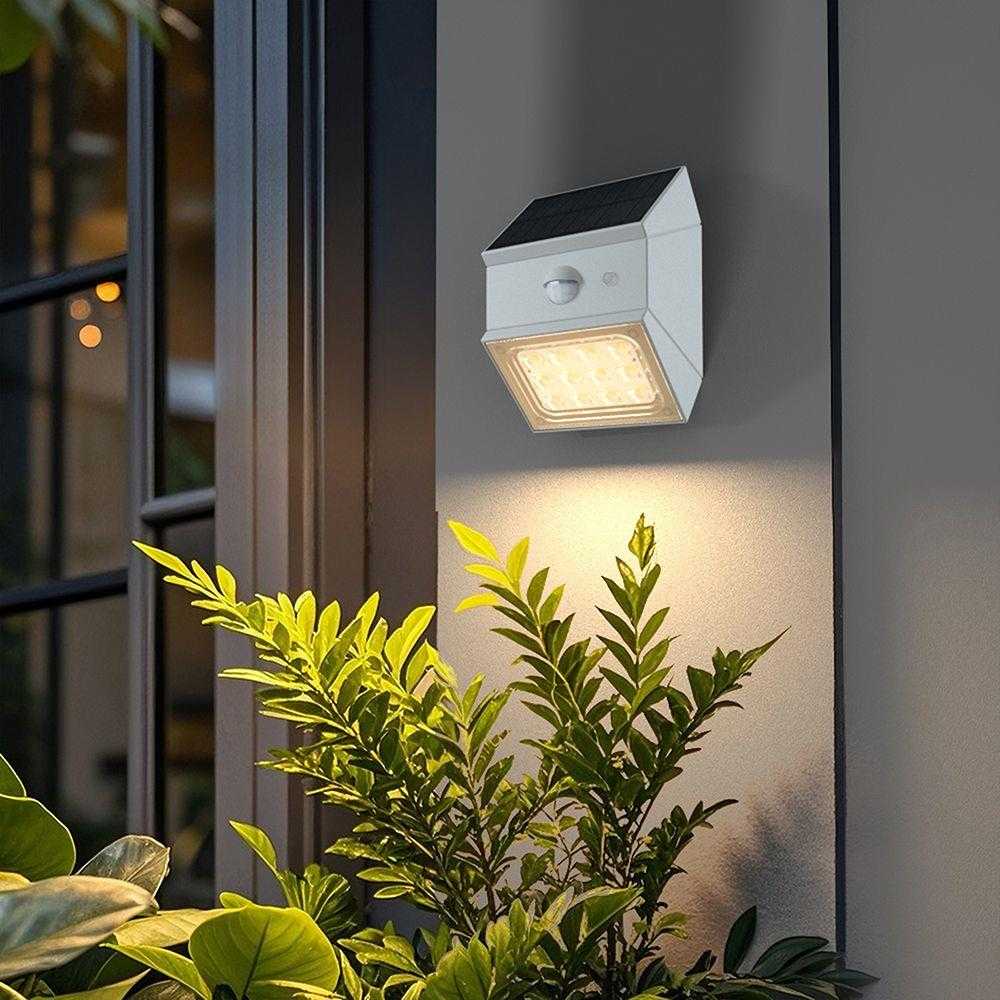 Sieninis šviestuvas V-tac 2,5W LED sieninis įkraunamas šviestuvas su saulės baterija ir judesio davikliu, baltas, 3000/4000/6000K, IP65