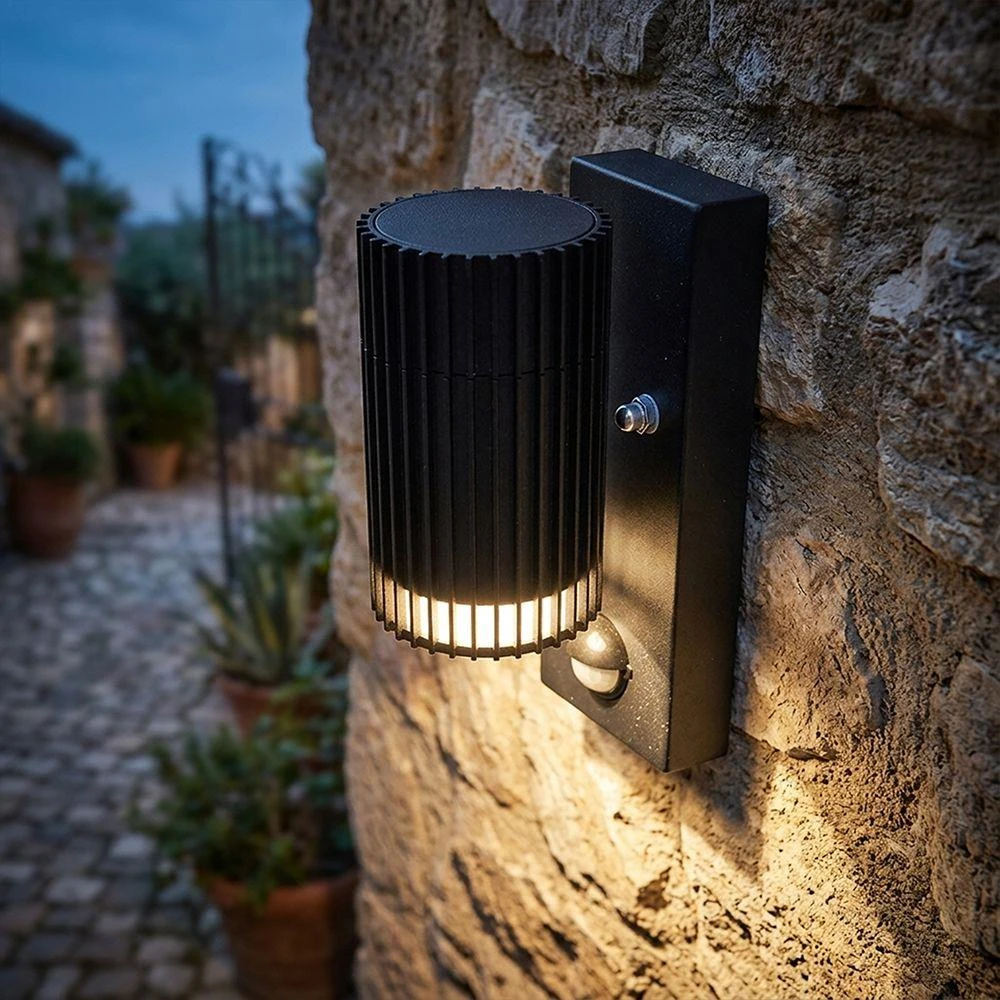 V-TAC GU10 sodo sieninis šviestuvas su jutikliu IP44