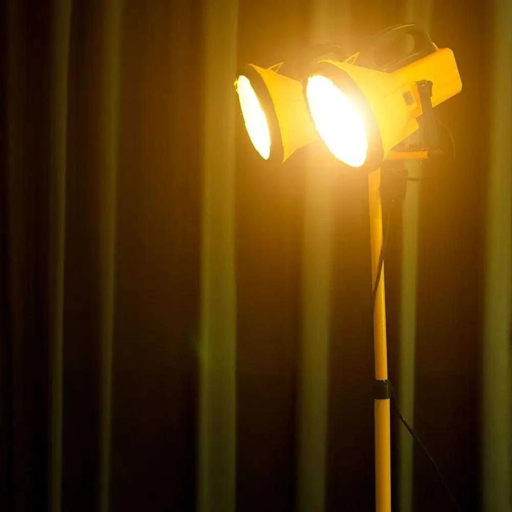 Stovas dviems LED prožektoriams V-TAC