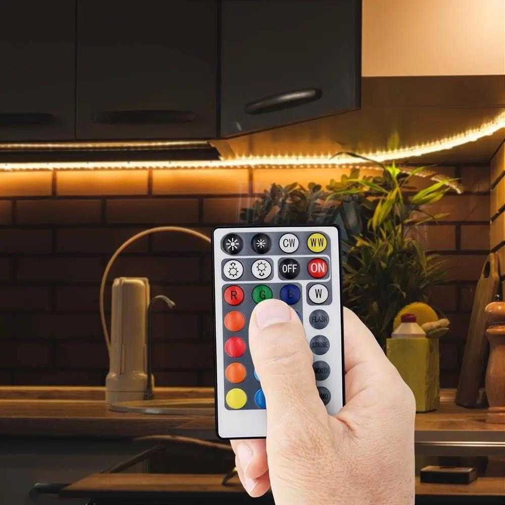 V-tac Infraraudonųjų spindulių valdiklis su nuotolinio valdymo pultu, skirtas 3in1+RGB LED juostai, 28 mygtukai