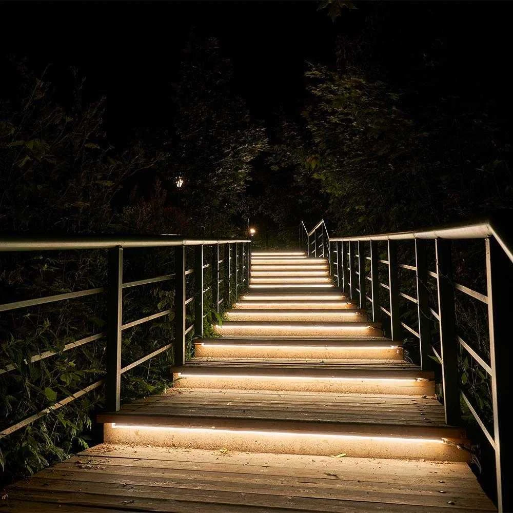 V-tac 1,2W/m LED juosta, 4000K, IP67, 5m, su saulės baterija, nuotolinio valdymo pulteliu ir montavimo priedais