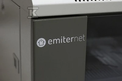 EMITERNET Vienguba pakabinama spintelė 19'' 6U, skardos/stiklo durys, 600×600×370mm plotis/gylis/aukštis. EM/AP6606