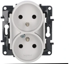 Legrand Niloe Step Lizdas su įžeminimu dvigubas 2x2P+Z daugkartiniams rėmeliams, varžtiniai gnybtai, su kontaktų užuolaidėle aliuminio (863334)