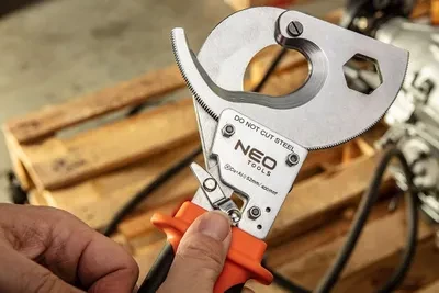 Neo Tools 400 mm vario ir aliuminio kabelių pjoviklis su reketu