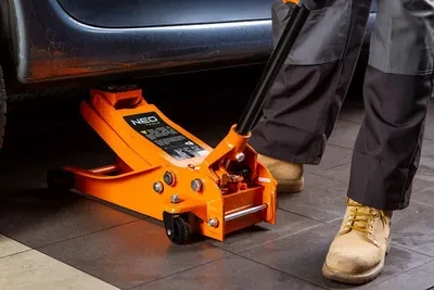 Neo Tools 11-731 HIDRAU. KELTUVAS SU RATUKAIS 2,25T