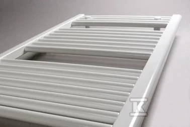 Baltas kopėtėlių tipo radiatorius su tarpais džiovinimui