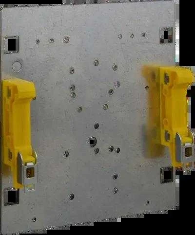 Pulsar DIN2 metalinė plokštė su geltonais fiksatoriais