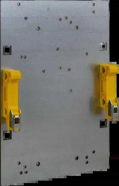 Pulsar DIN3 laikiklis su spyruokliniais fiksatoriais