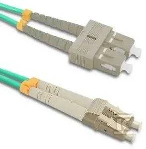 Qoltec Optinio pluošto kabelis LC/UPC - SC/UPC OM4 2m