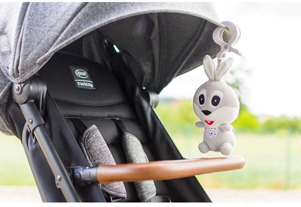 4Baby žaislas cipsiukas vežimėliui kiškis R02