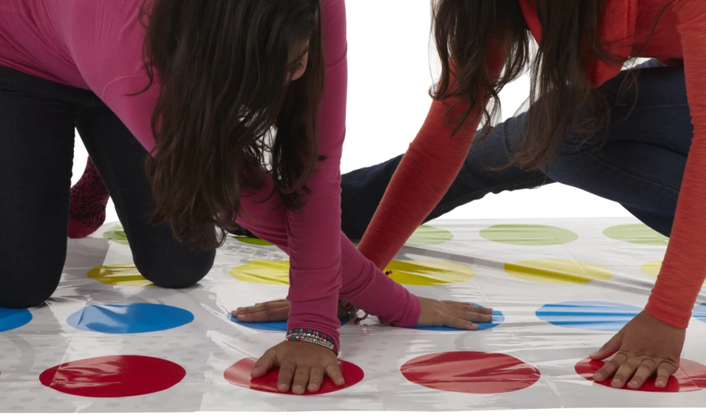 Hasbro Žaidimų – „Twister“ (šiaurės šalių) (98831)