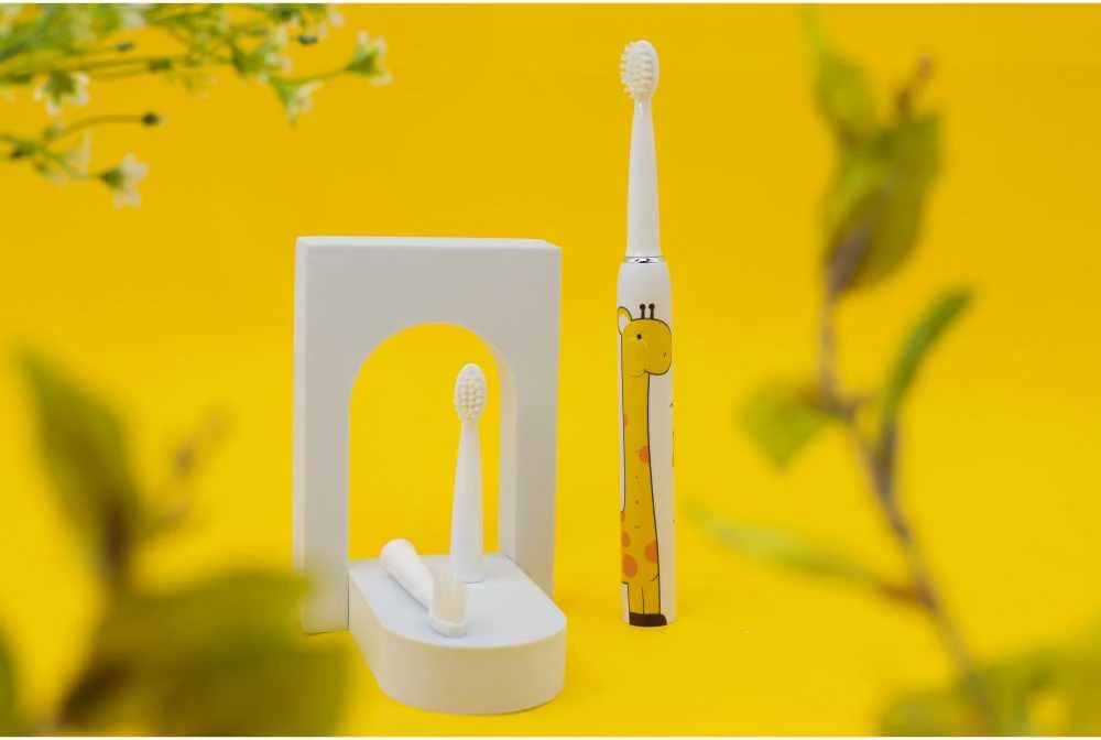 InnoGiO garsinis dantų šepetėlis žirafa GIO-460