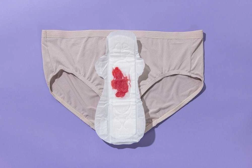 LANSINOH diskretiški ir sugeriantys paketai M, praėjus 2 savaitėms po gimdymo Discreet&Absorbent, 12 vnt.