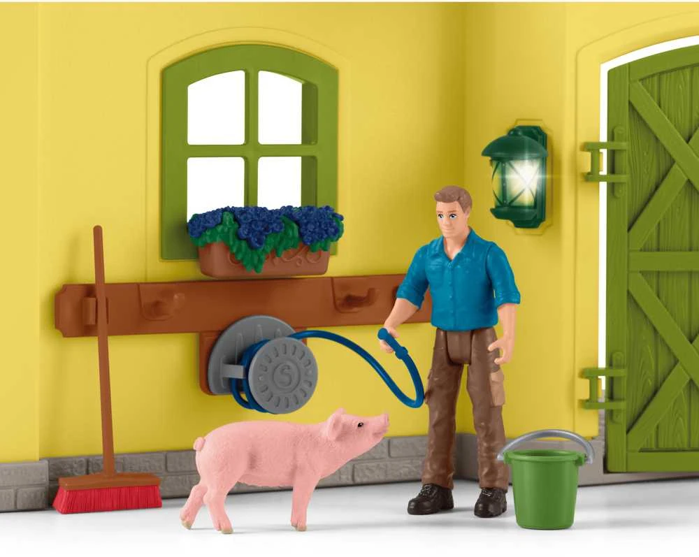 SCHLEICH FARM WORLD Didelis tvartas su gyvūnais ir priedais