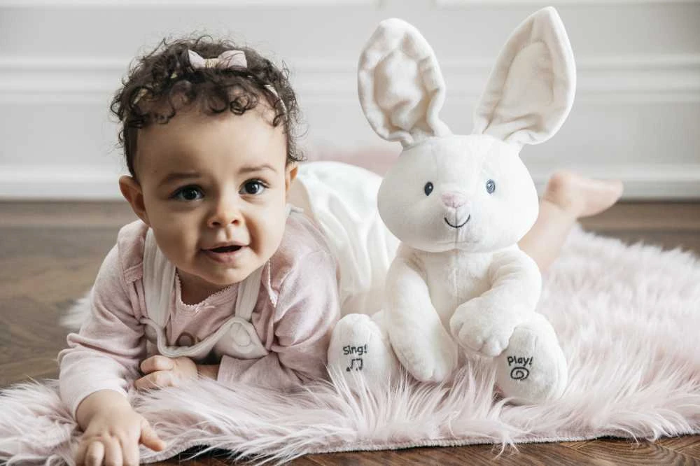 SM GUND GUND Pliušinė triušytė Flora, 30 cm