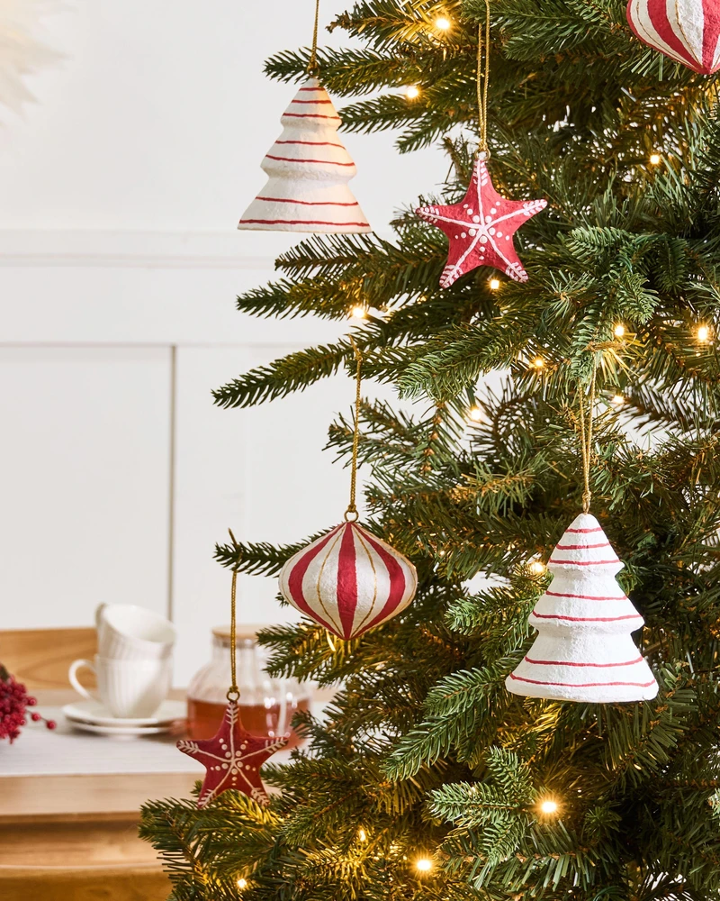 Beliani 12 vnt. kalėdinių eglutės papuošalų rinkinys GIDEALVEN Papier-mâché raudona/balta