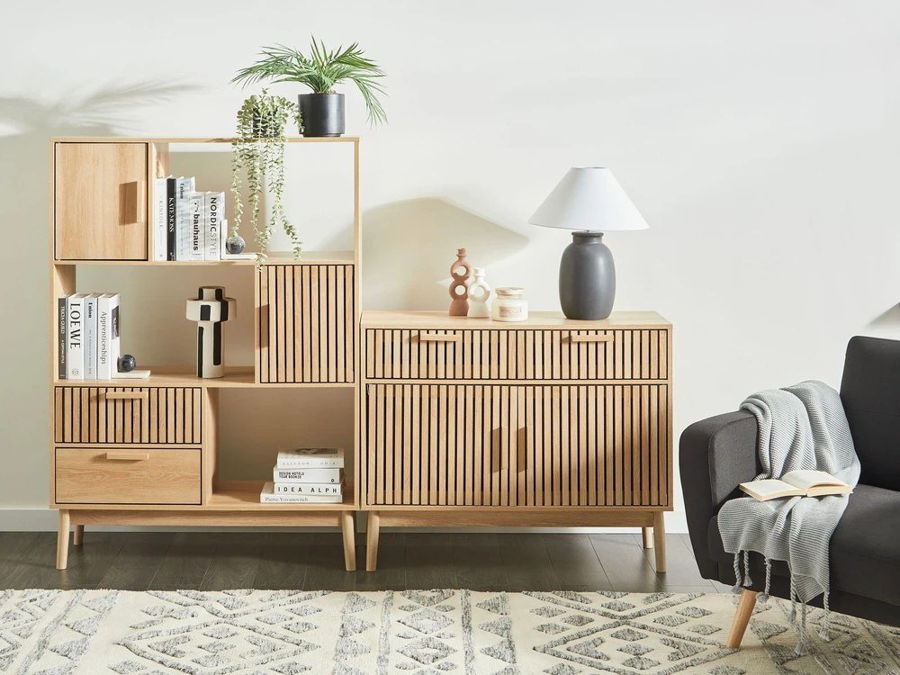 Beliani 2 durų komoda LYNWOOD šviesiai ruda