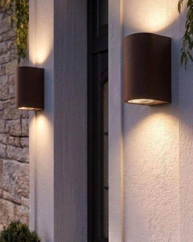 Beliani 2 LED lauko sieninių šviestuvų rinkinys LAZARO rudas