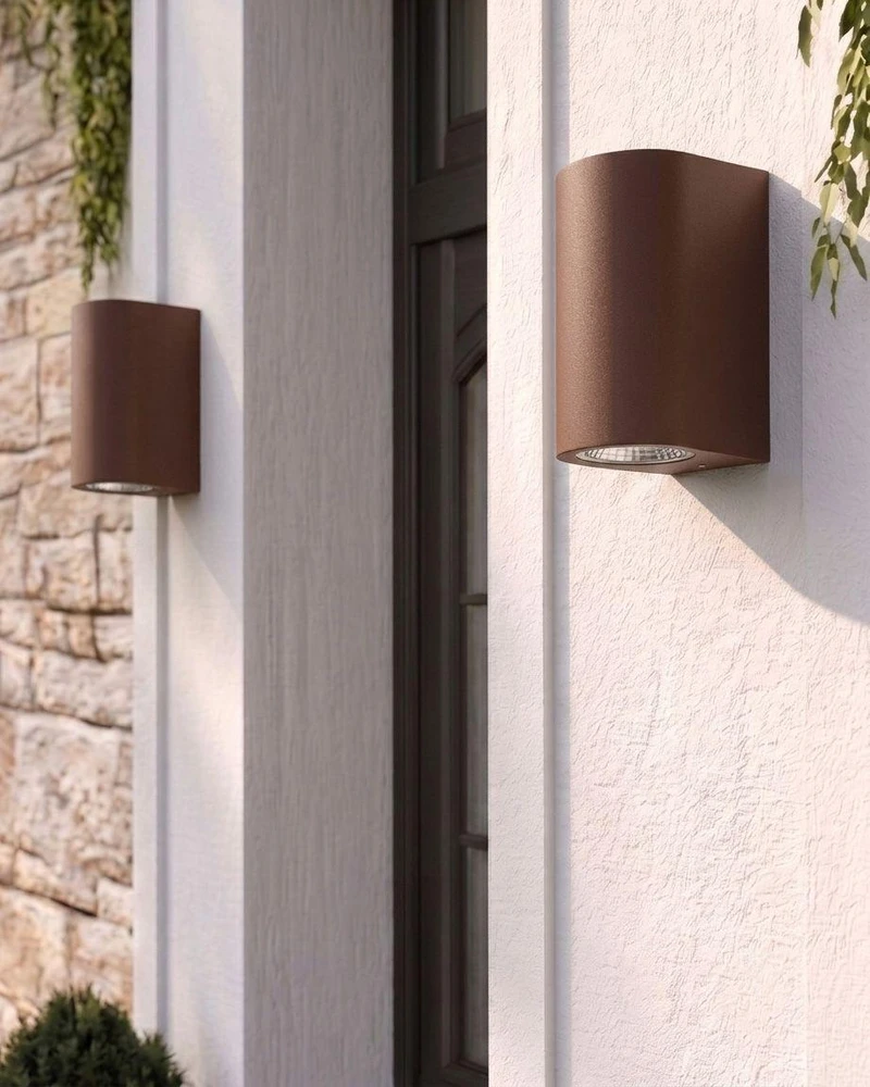 Beliani 2 LED lauko sieninių šviestuvų rinkinys LAZARO rudas