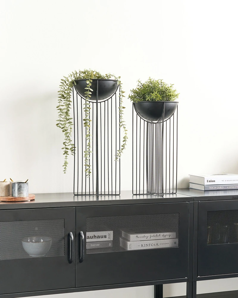 Beliani 2 vazonų su kojelėmis rinkinys FICARIA Metal 22 cm Juodas