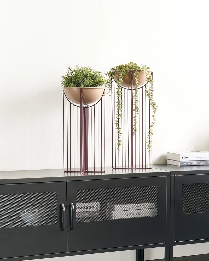 Beliani 2 vazonų su kojelėmis rinkinys FICARIA Metal 22 cm rožinis