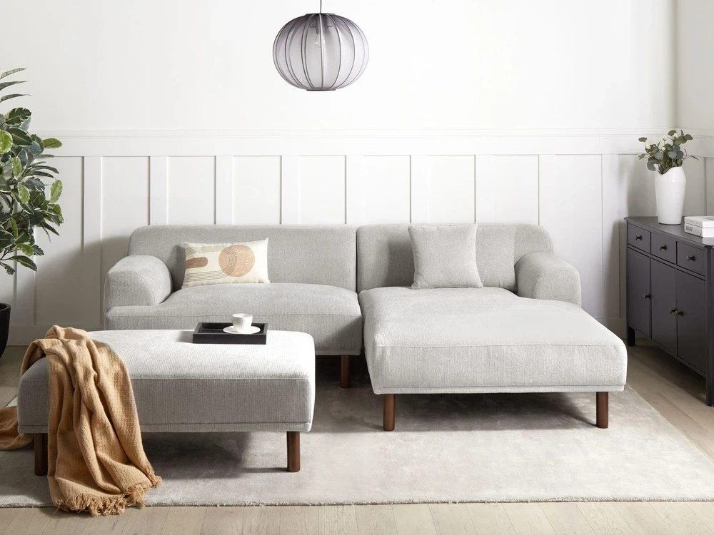 Beliani 3 asmenų kampinė sofa HOLT šviesiai pilka su otomanu, kairinė