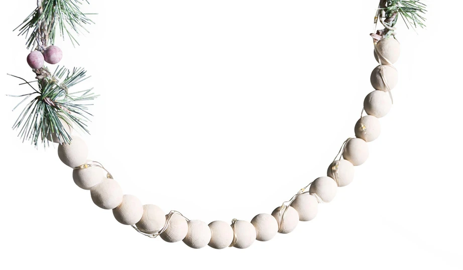 Beliani 3 dekoracinių LED pakabinamų vainikų rinkinis KEITELE 25/30/35 cm balta