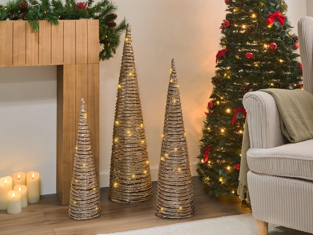 Beliani 3 LED kalėdinių dekoracijų rinkinys TUELSO eglutė 60/80/100 cm aukso spalvos