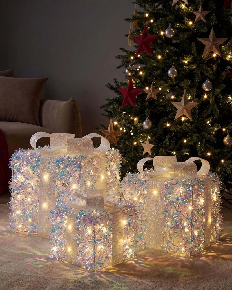 Beliani 3 LED kalėdinių dekoracijų rinkinys HALLANGEN Kalėdų dovanos 20/25/30 cm spalvotas