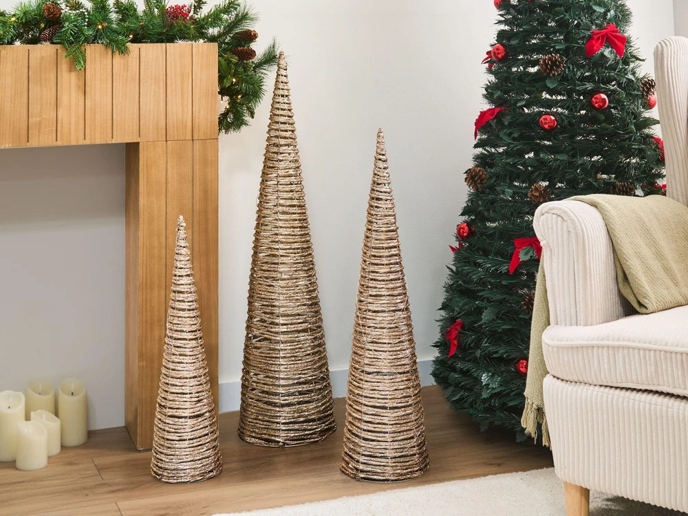 Beliani 3 LED kalėdinių dekoracijų rinkinys TUELSO eglutė 60/80/100 cm aukso spalvos
