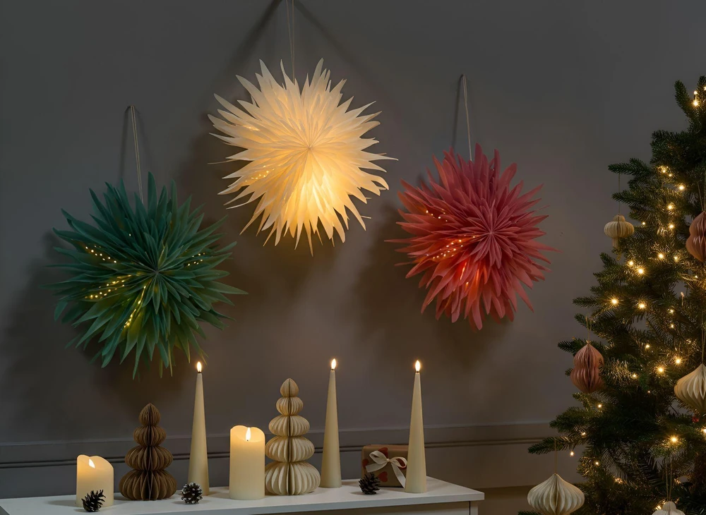 Beliani 3 pakabinamų LED dekoracijų rinkinys GROVLAN Žvaigždė 41 cm įvairiaspalvės