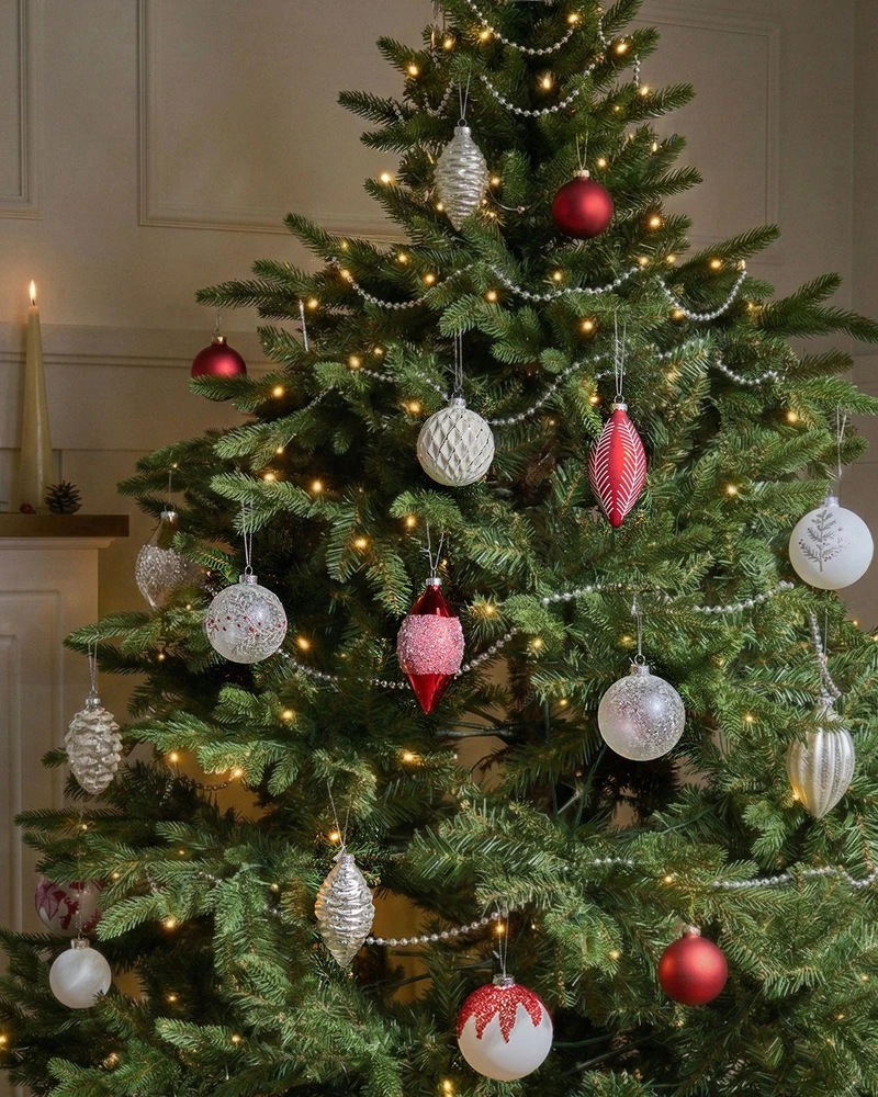 Beliani 50 kalėdinių žaisliukų rinkinys SNOWFLAKE, stikliniai, raudoni/balti