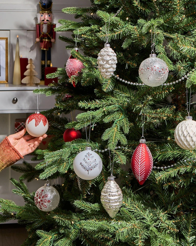 Beliani 50 kalėdinių žaisliukų rinkinys SNOWFLAKE, stikliniai, raudoni/balti