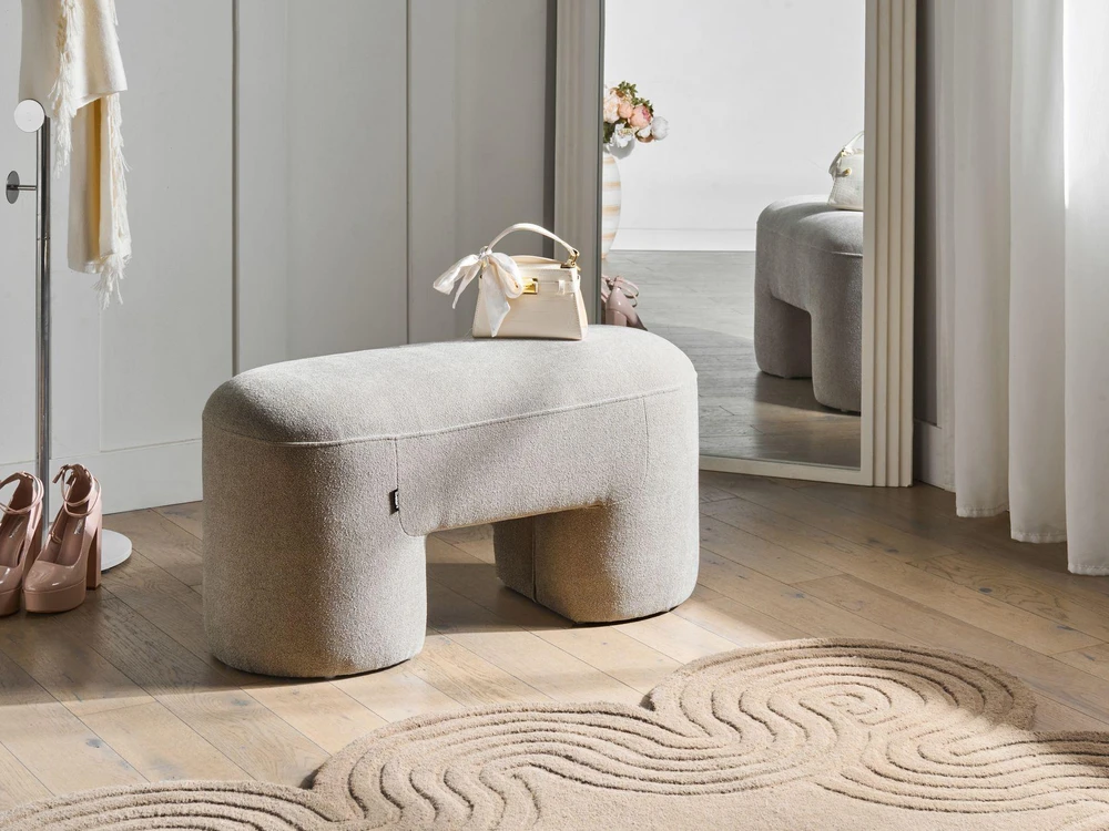Beliani Apmuštas suoliukas DECORAH Boucle šviesiai smėlio spalvos
