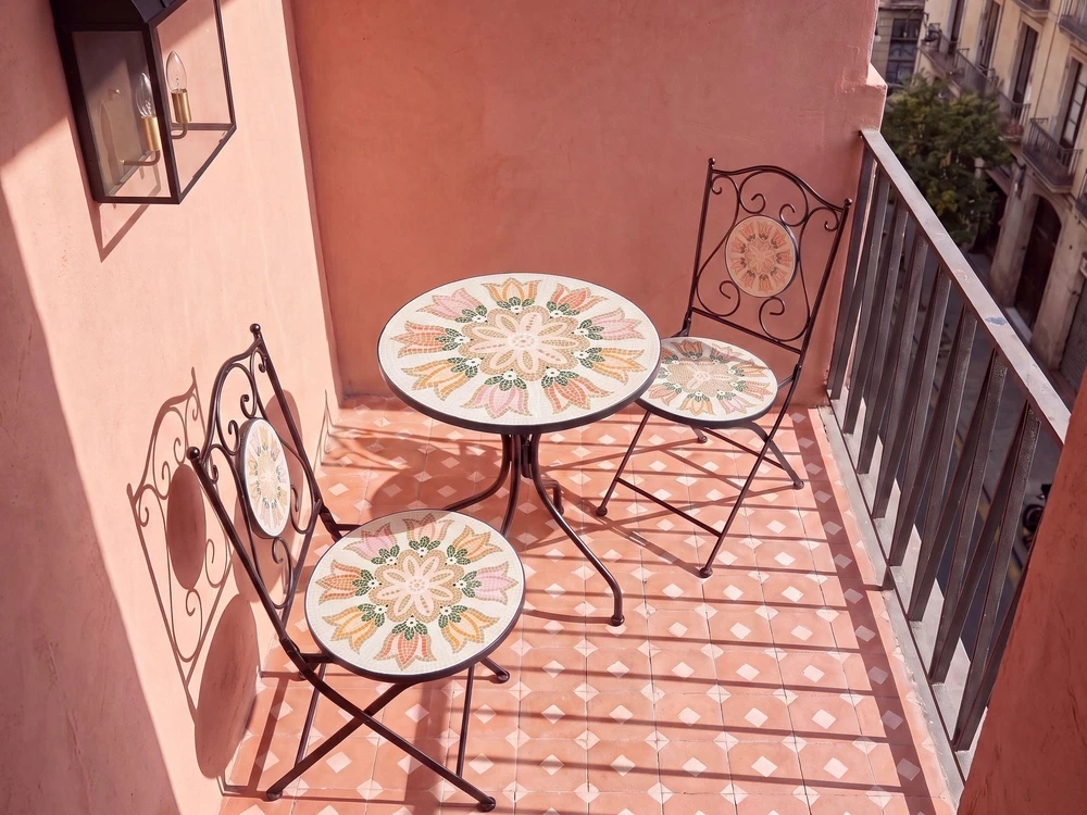 Beliani Bistro stalas SETTALA 60 × 60 cm, metalas, spalvingas