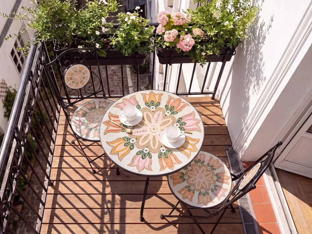 Beliani Bistro stalas SETTALA 60 × 60 cm, metalas, spalvingas
