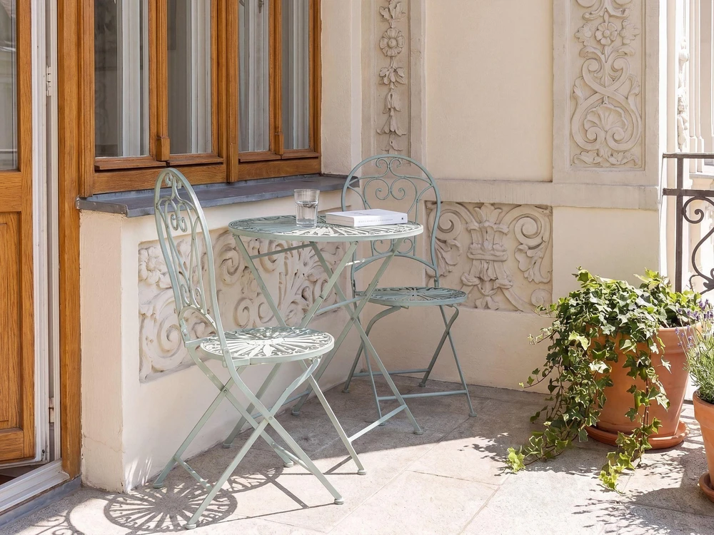 Beliani Bistro staliukas TRENTO 70 cm 70 cm Metalas šviesiai žalias