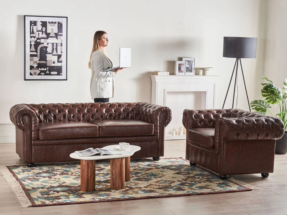 Beliani CHESTERFIELD fotelis iš dirbtinės odos, aukso rudos spalvos