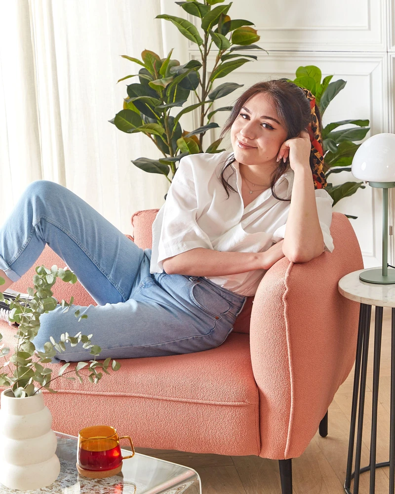 Beliani Dešininė gulto sofa CHEVANNES Boucle persiko spalvos