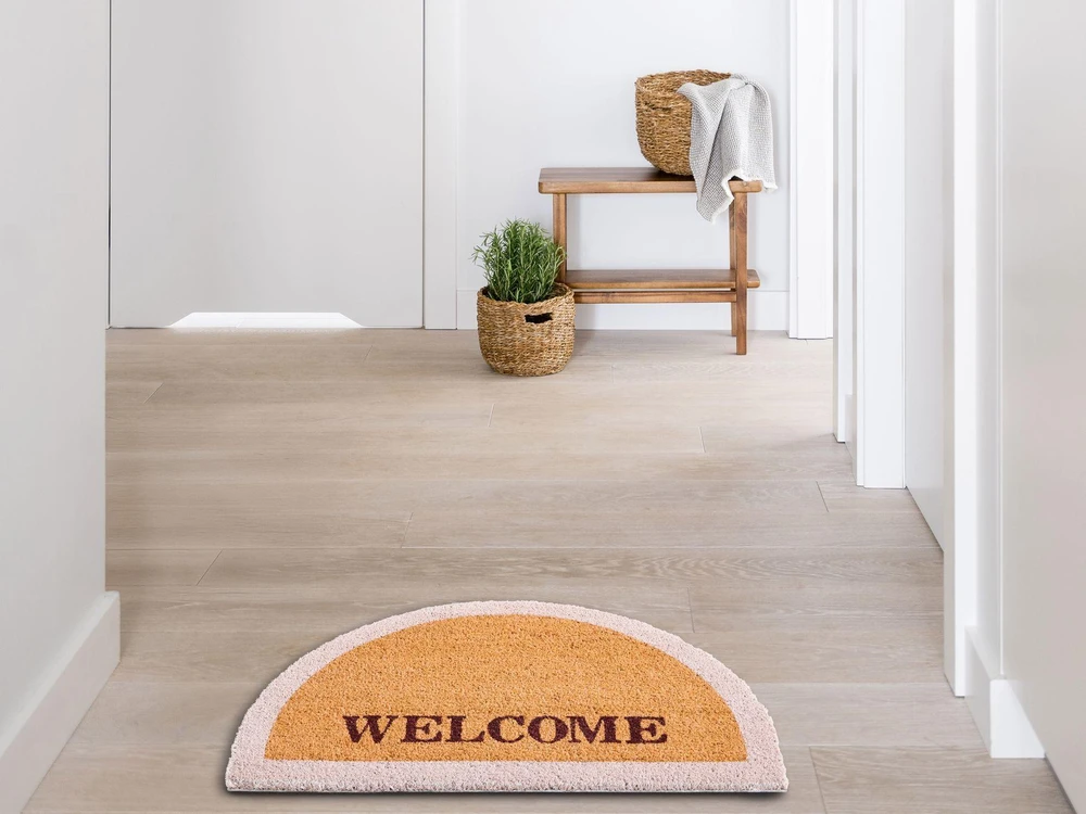 Beliani Durų kilimėlis BUHI natūralios spalvos 45 x 75 cm su užrašu iš kokoso pluošto