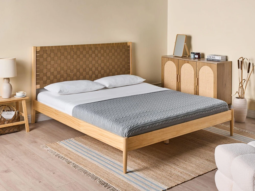 Beliani Dviejų asmenų lova iš pušies medienos BRUNEMONT 180 x 200 cm šviesiai ruda
