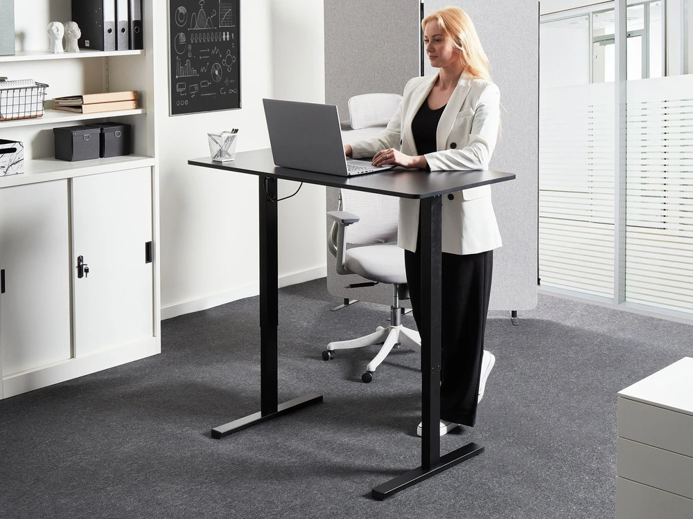 Beliani Elektriškai reguliuojamas stalas TAVARES, juodas, 120 cm x 60 cm